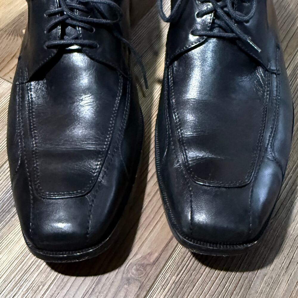 Johnston & Murphy Men’s 9.5 Medium black leather Shaler laced derby shoes.